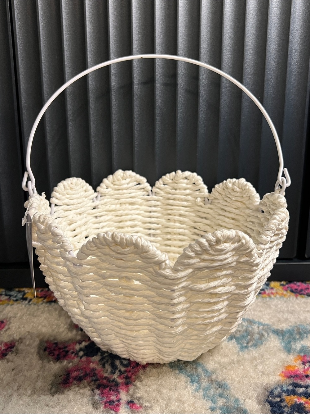 Ashland White Scallop Tulip Flower Raffia Basket w/ Metal Handle & Frame